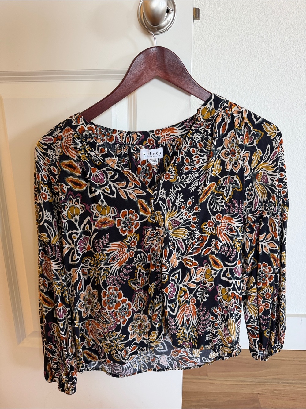 Velvet by Graham & Spencer Black Multicolor Floral Button-Front Blouse